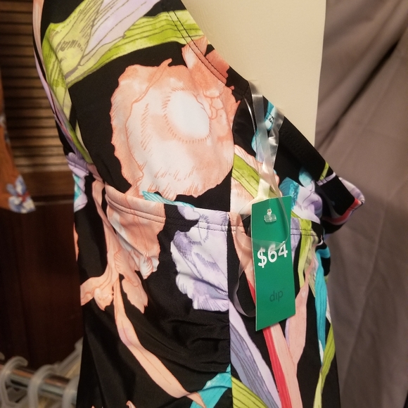 One piece ladies swim suit with skirt - Picture 3 of 9